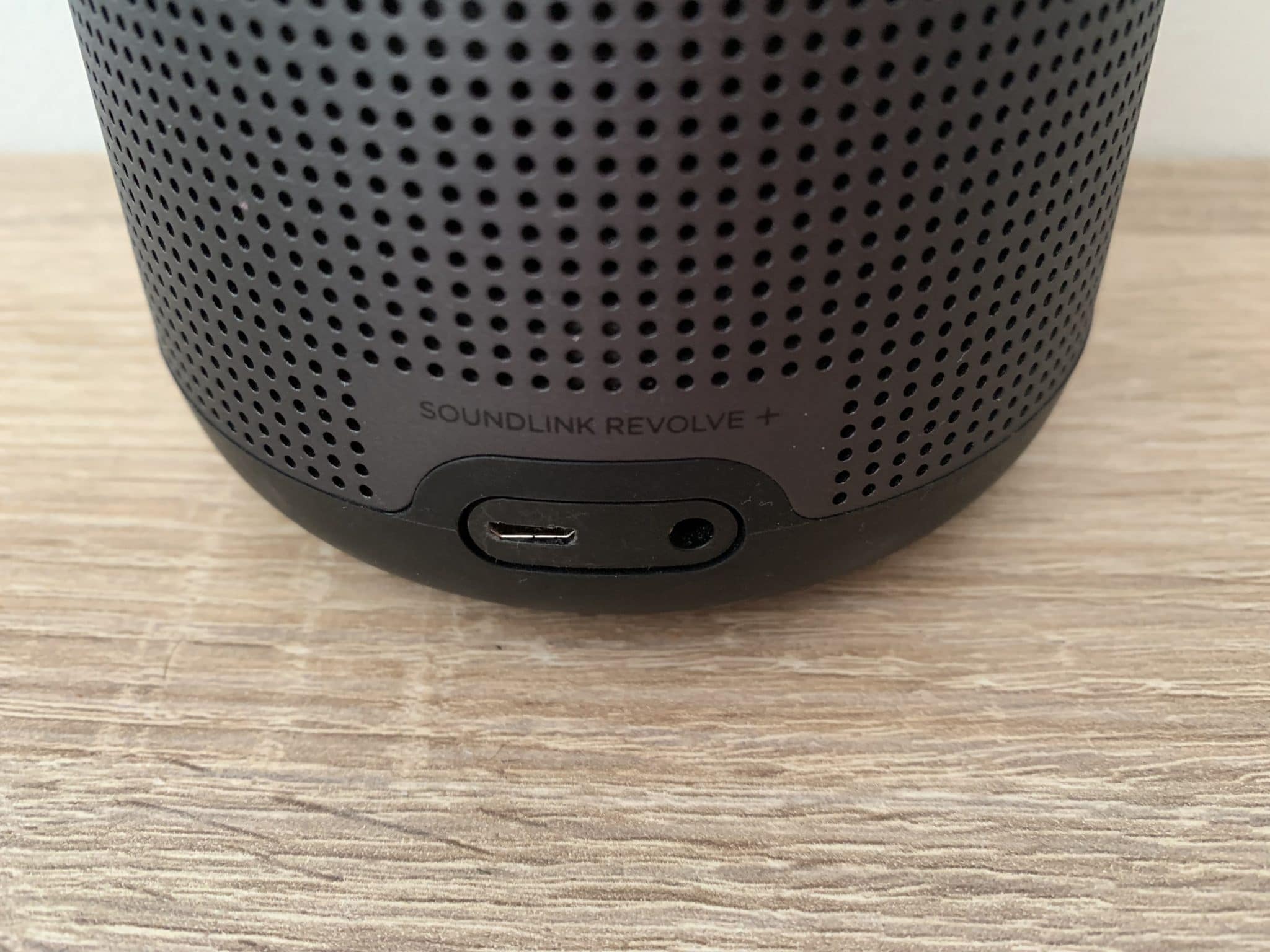 Entrée auxiliaire et port USB pour la recharge