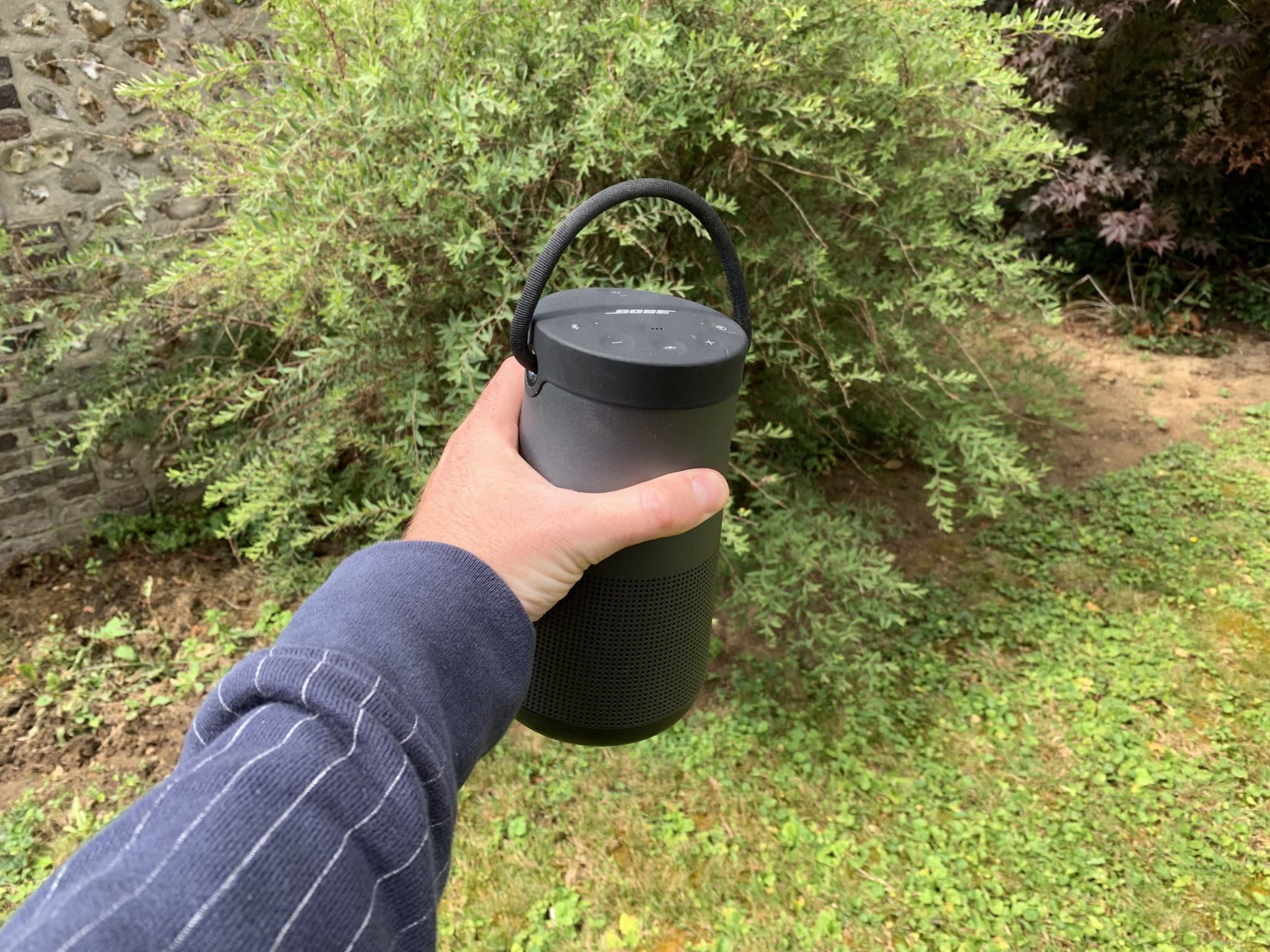 La bose soundlike Revolve + est facilement transportable avec une taille réduite