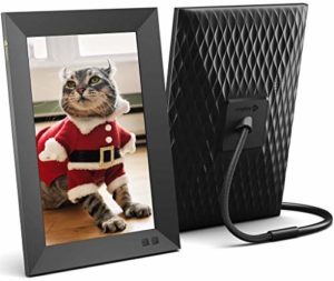 https://www.electroguide.com/wp-content/uploads/2021/01/cadre-photo-numrique-intelligent-101-pouces-partagez-instantanment-des-clips-vido-et-photos-par-e-mail-ou-via-application-300x253.jpg