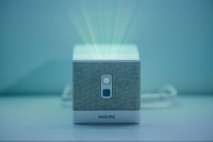 Un vidéoprojecteur Philips UL6 Smart
