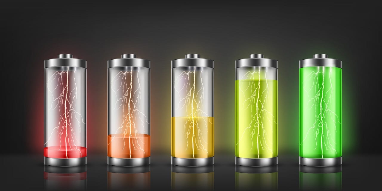 5 piles transparentes alignées illustrant les différents niveau de charge, du rouge au vert.