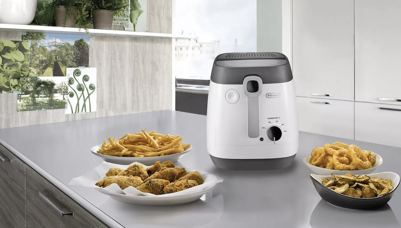 Une friteuse de la marque De'Longhi.