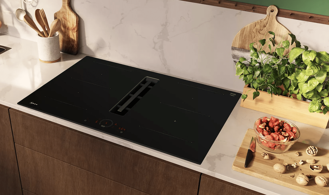 Une place de cuisson à 4 foyers de chez Neff.