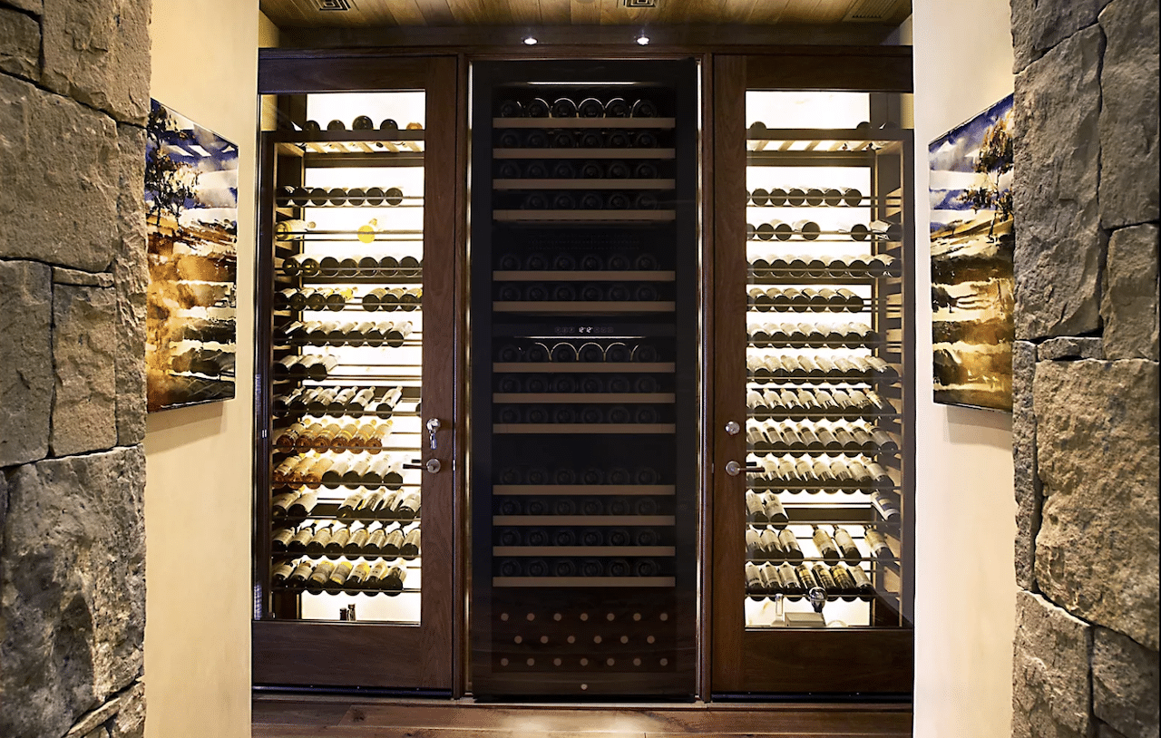 Une cave à vin de la marque Caviss.