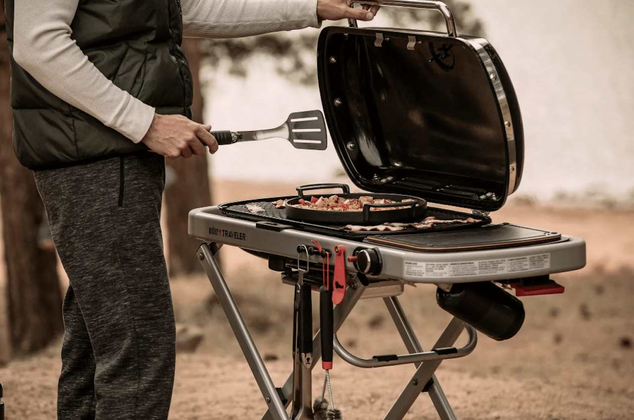 Un barbecue à gaz de la Weber.