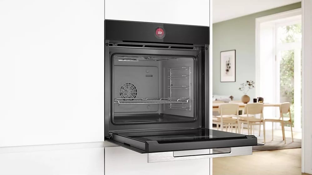 Un four encastrable Bosch installé dans une cuisine moderne