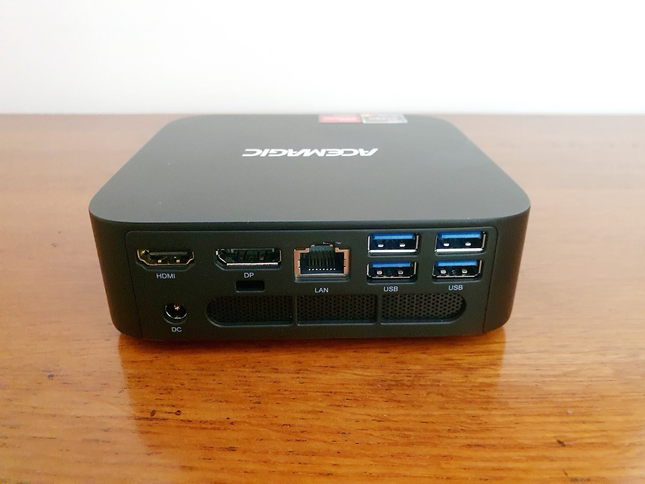La connectique de la face arrière du mini-pc Acemegic Kron Mini K1