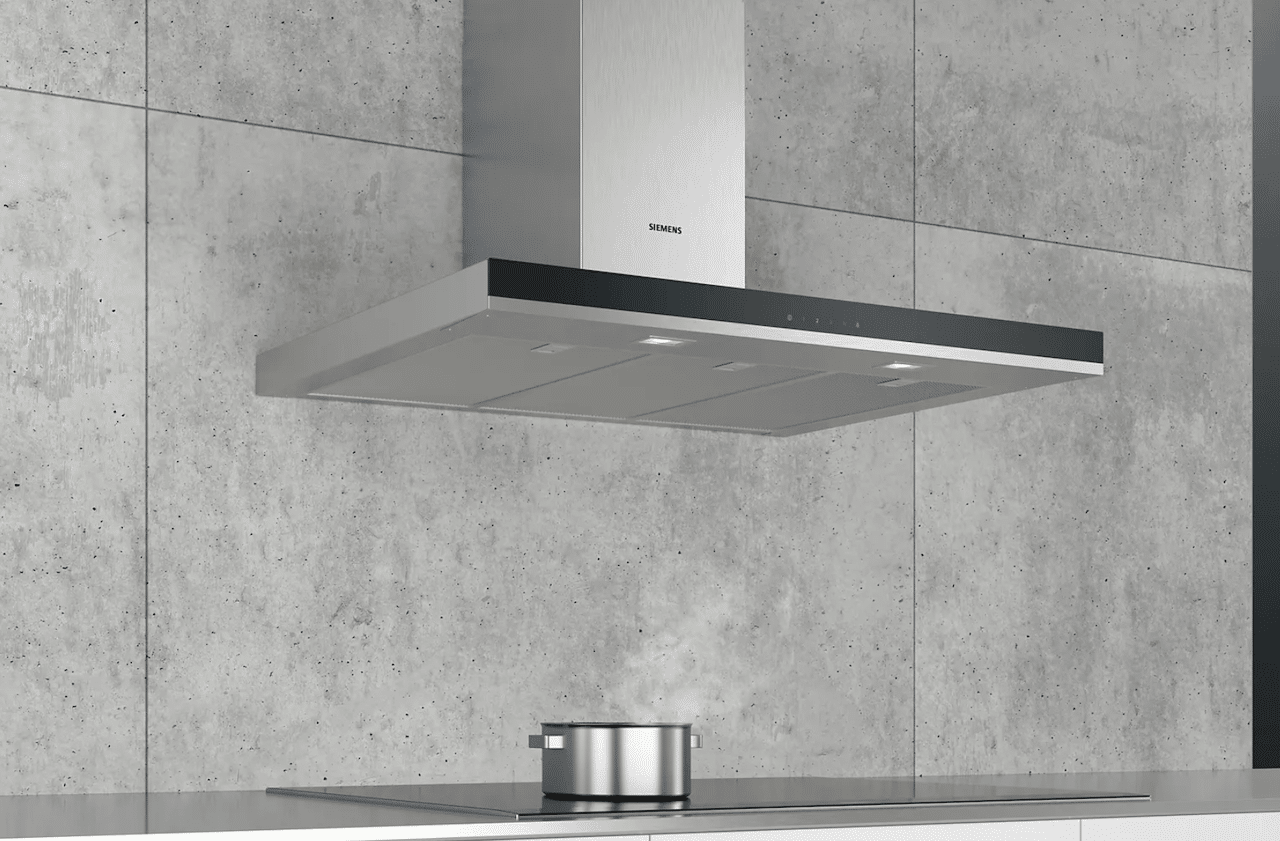 Une hotte décorative murale de la marque Siemens.