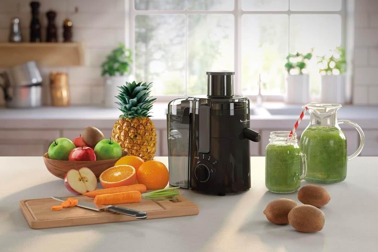Une centrifugeuse dans une cuisine moderne.