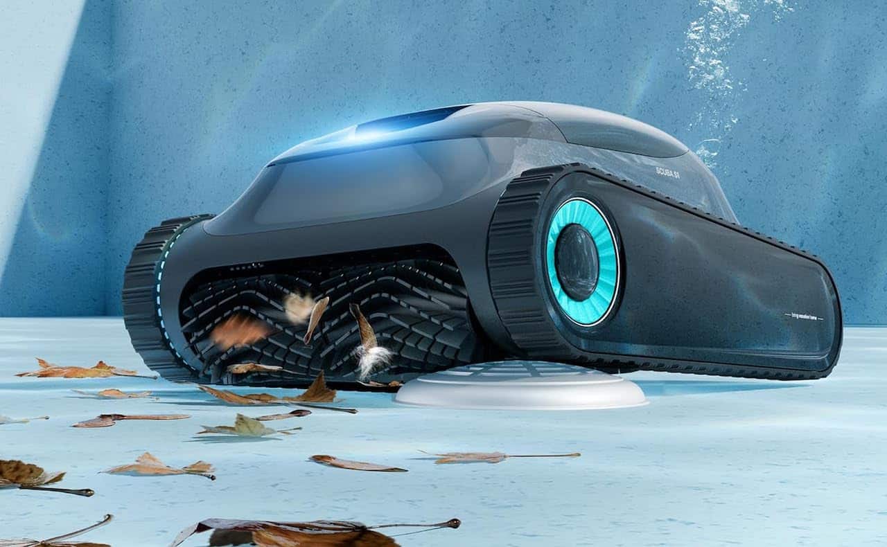 Un robot piscine qui nettoie le fond d'une piscine.