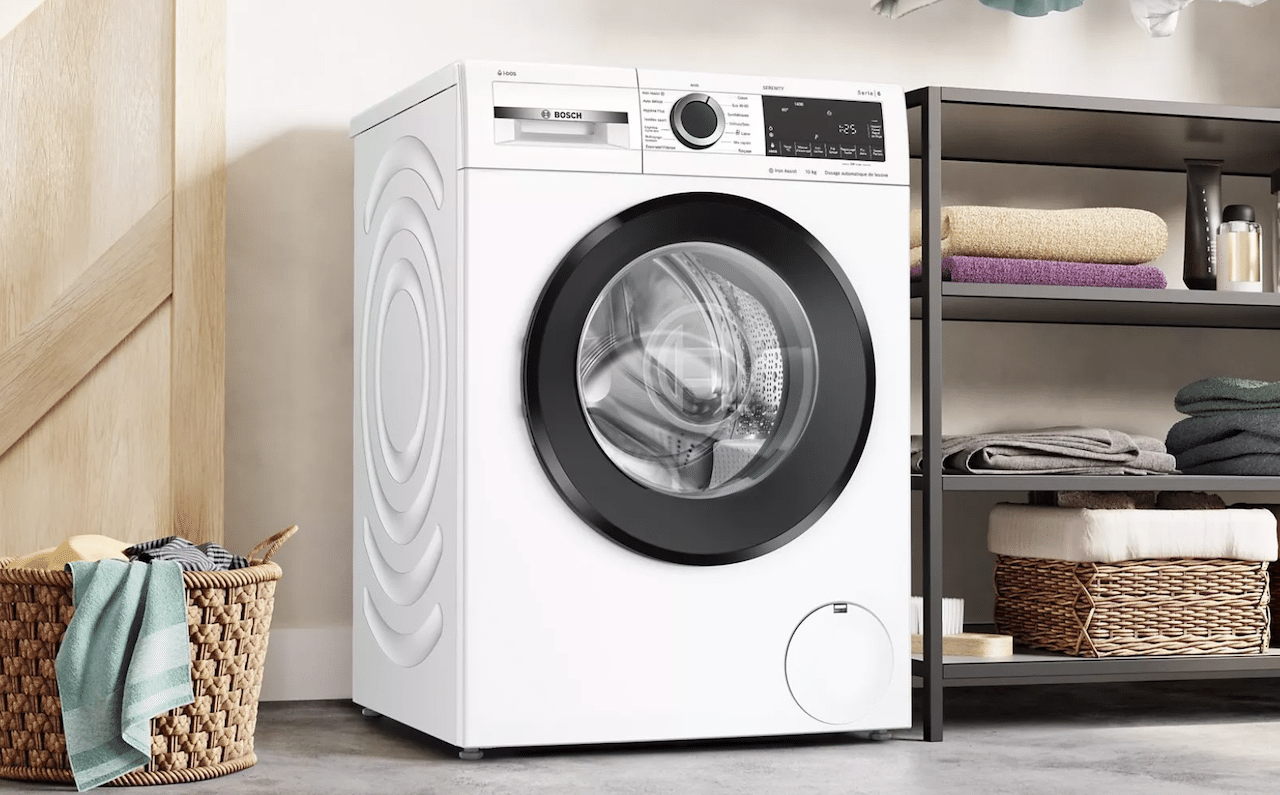 Un lave-linge 10kg dans une buanderie.