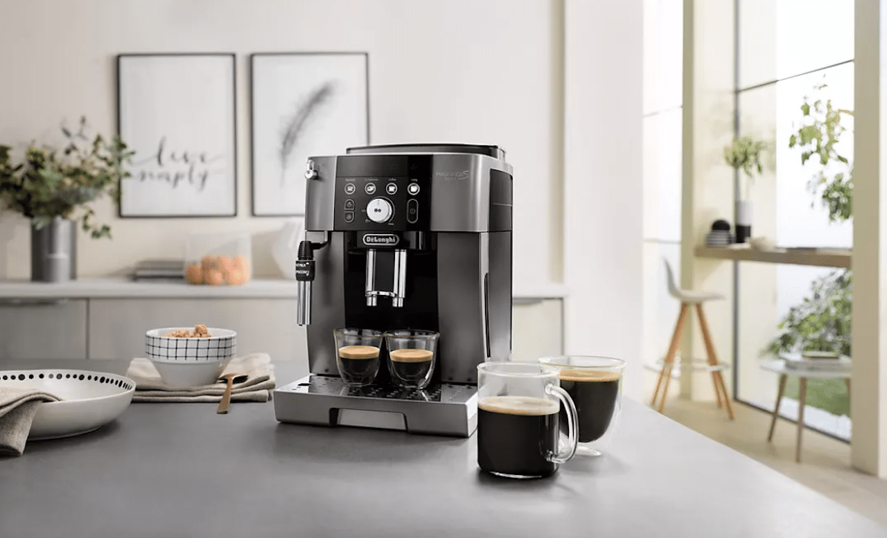 Une cafetière expresso broyeur de la marque Krups.