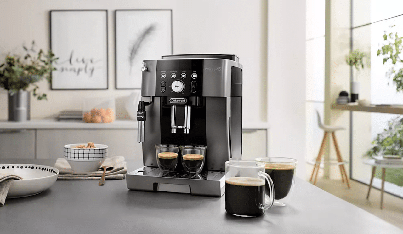 Une machine à café dans une cuisine moderne.