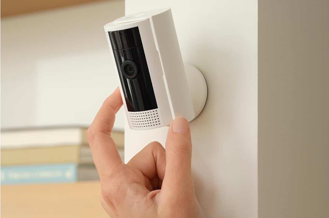 Une caméra de surveillance intérieure.