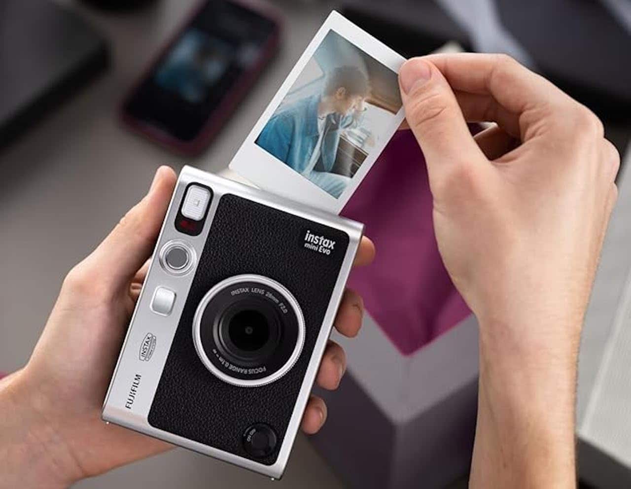 Un appareil photo instantané.