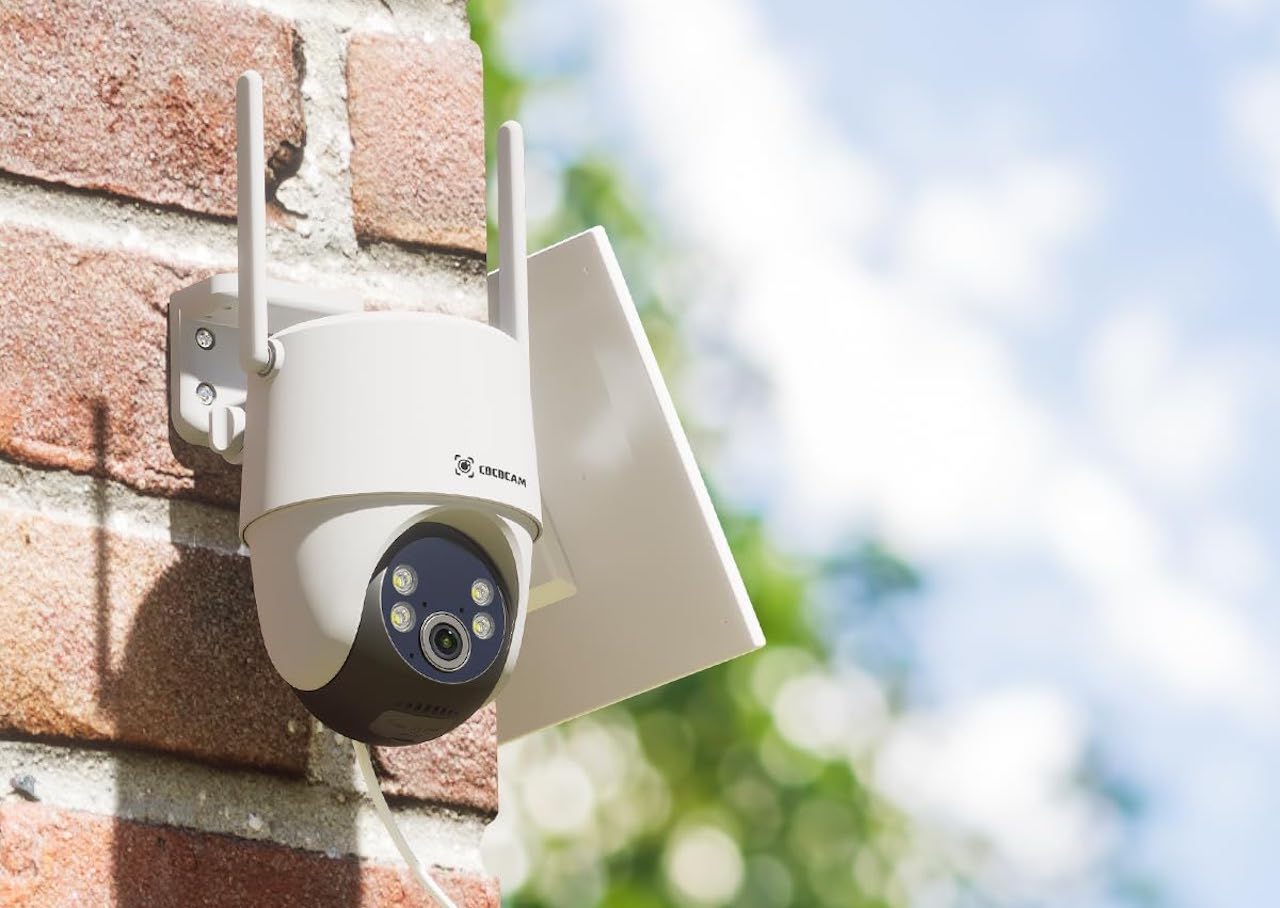 Une caméra de surveillance extérieure.