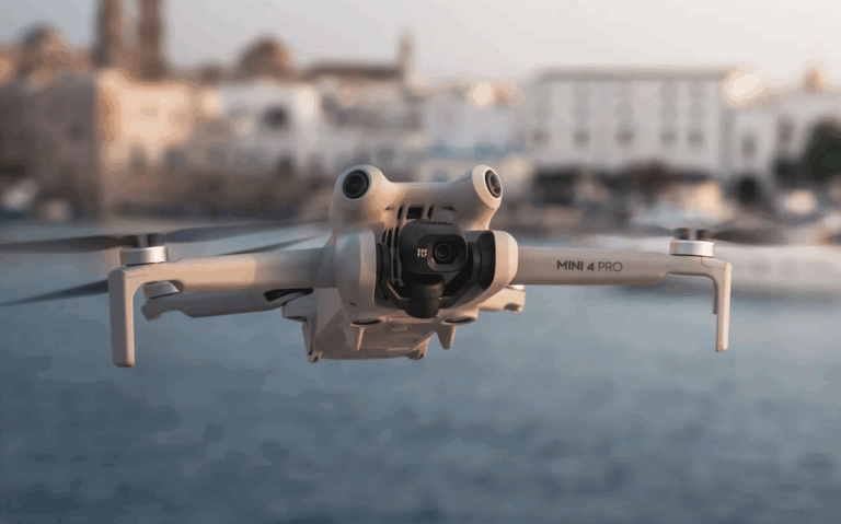 Un petit drone de la marque DJI.