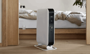 Un radiateur bain d'huile dans une chambre.