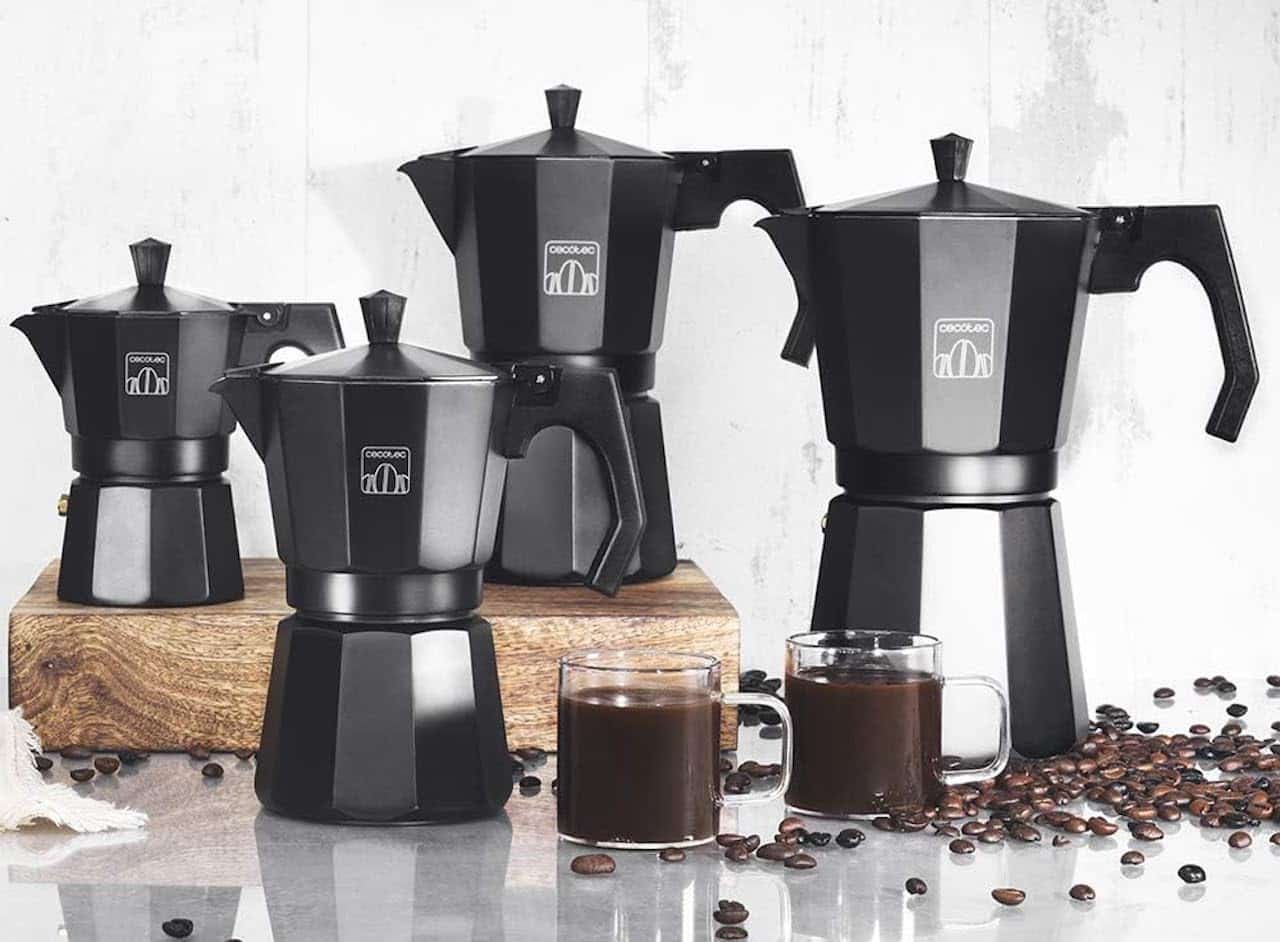 Plusieurs cafetières italiennes.