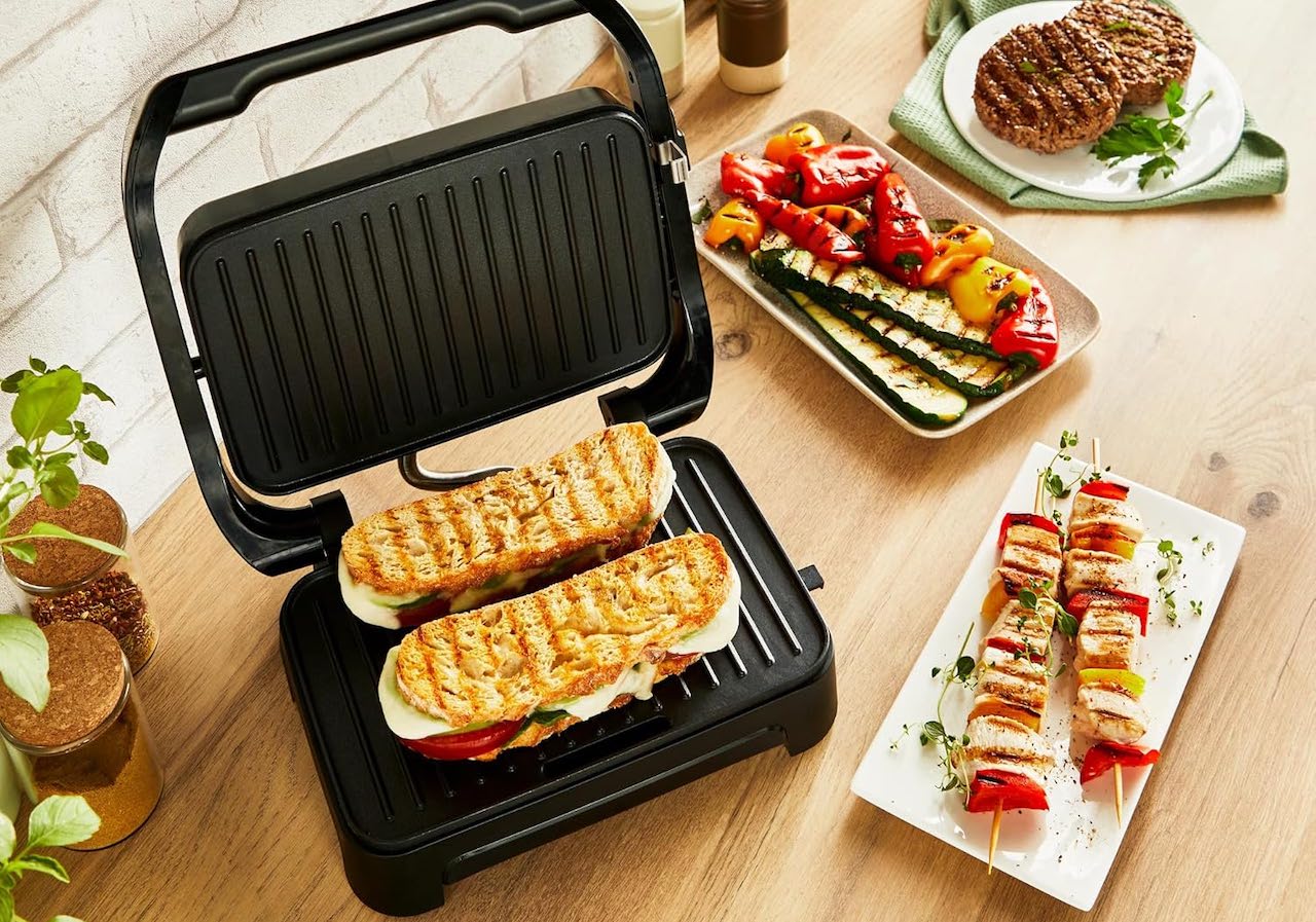 Une machine à panini de la marque Tefal.