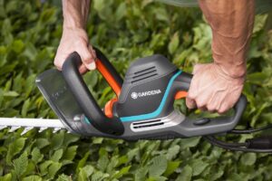 Zoom sur un taille-haie de la marque Gardena.