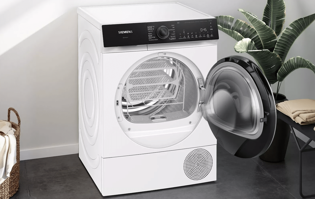 Un sèche-linge dans une buanderie.