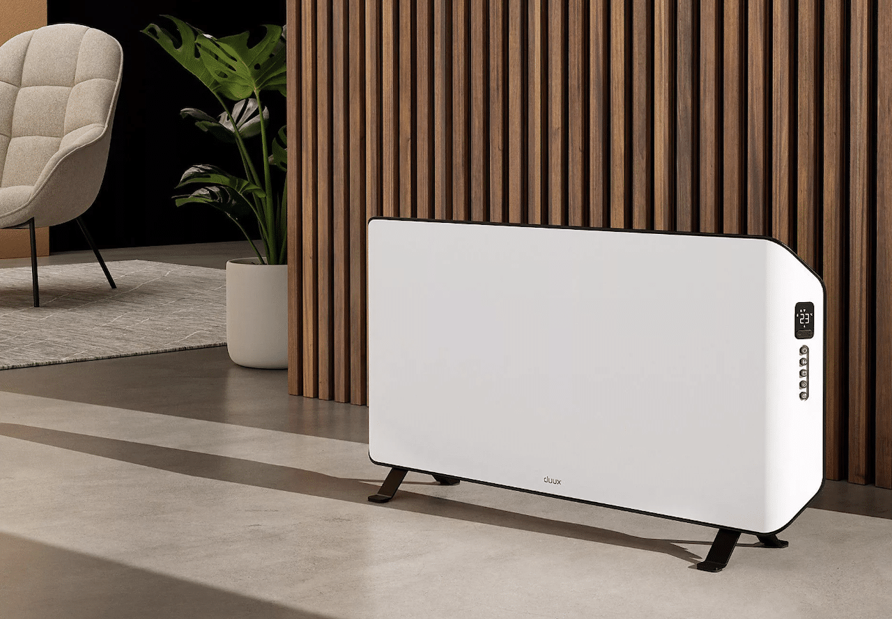 Un radiateur électrique dans une grande pièce moderne.