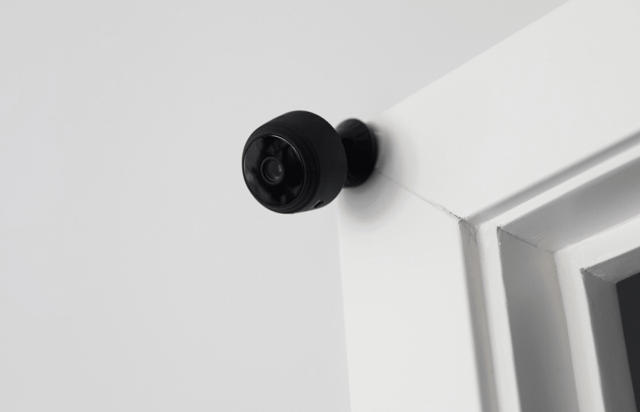 Une caméra de surveillance intérieure.