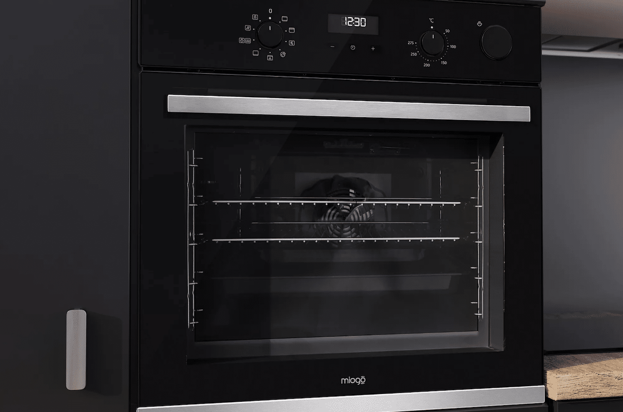 Un four encastrable de la marque Miogo.