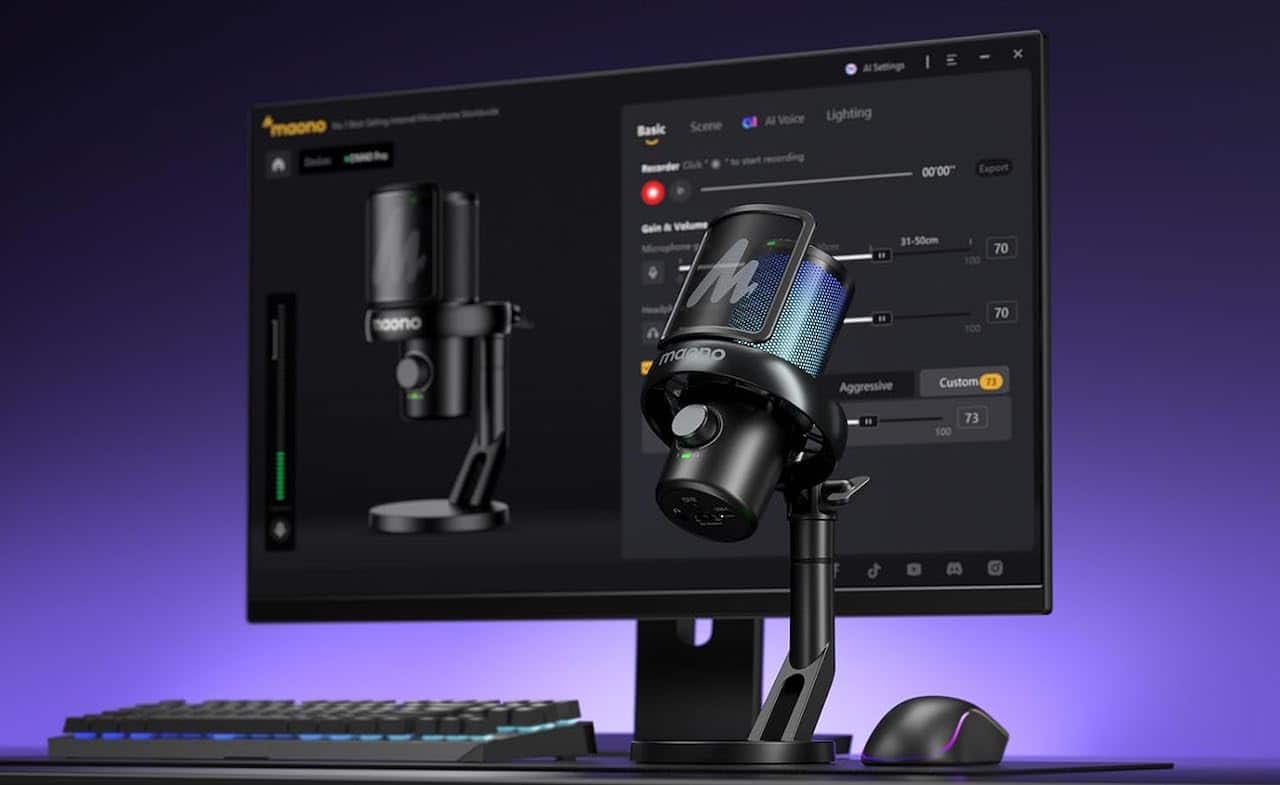 Un set up avec un micro pour PC et un ordinateur.