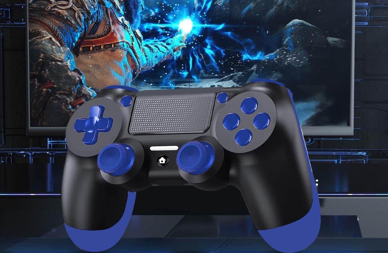 Une manette PS4 devant un écran allumé sur un jeu vidéo.