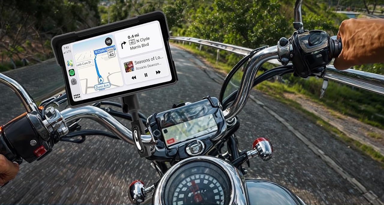 Une moto équipée d'un GPS moto.