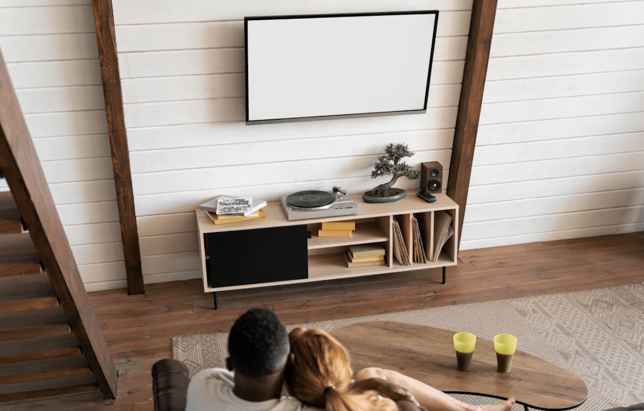 Un salon moderne avec un meuble TV.