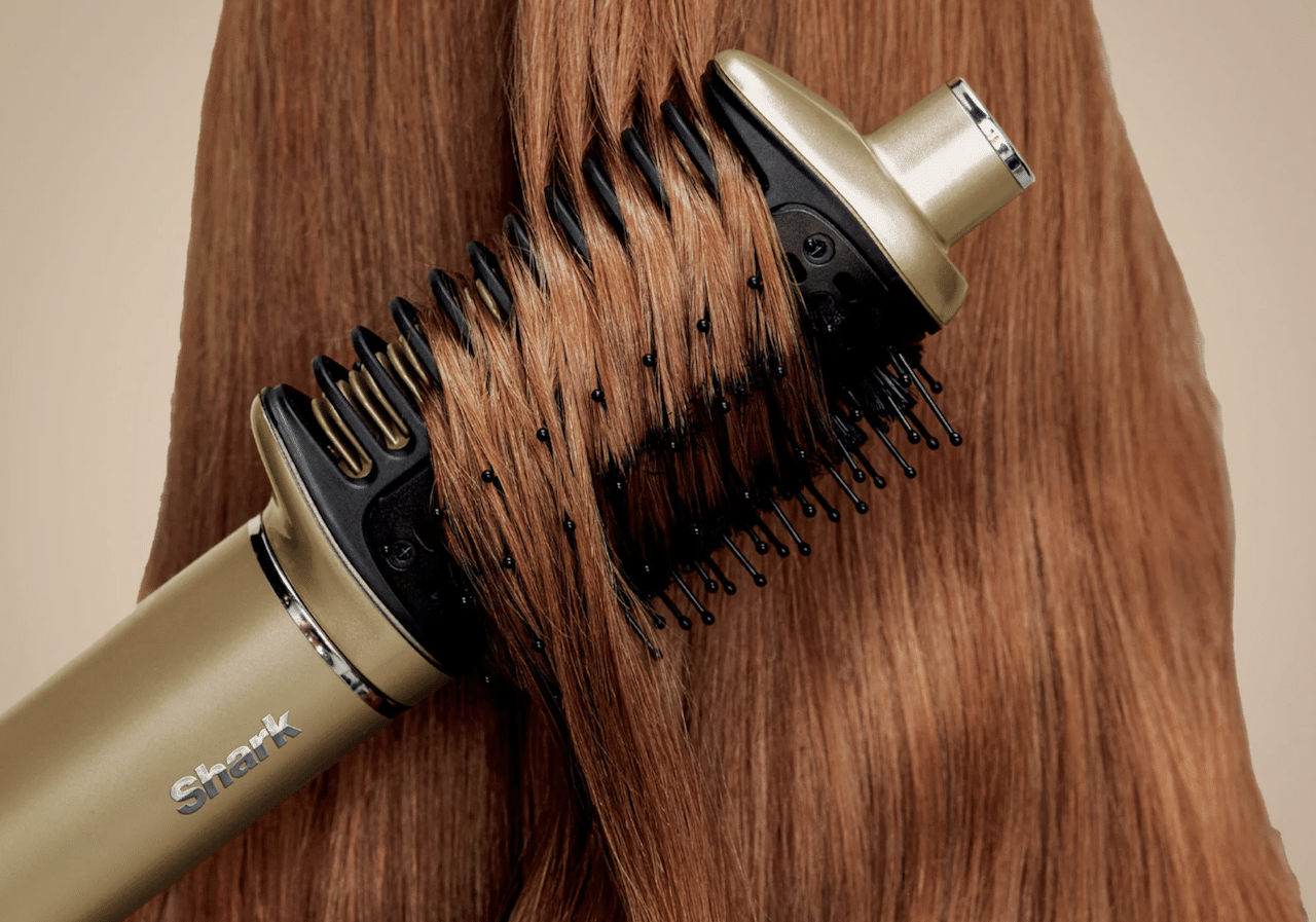Zoom sur une brosse coiffante de la marque Shark.