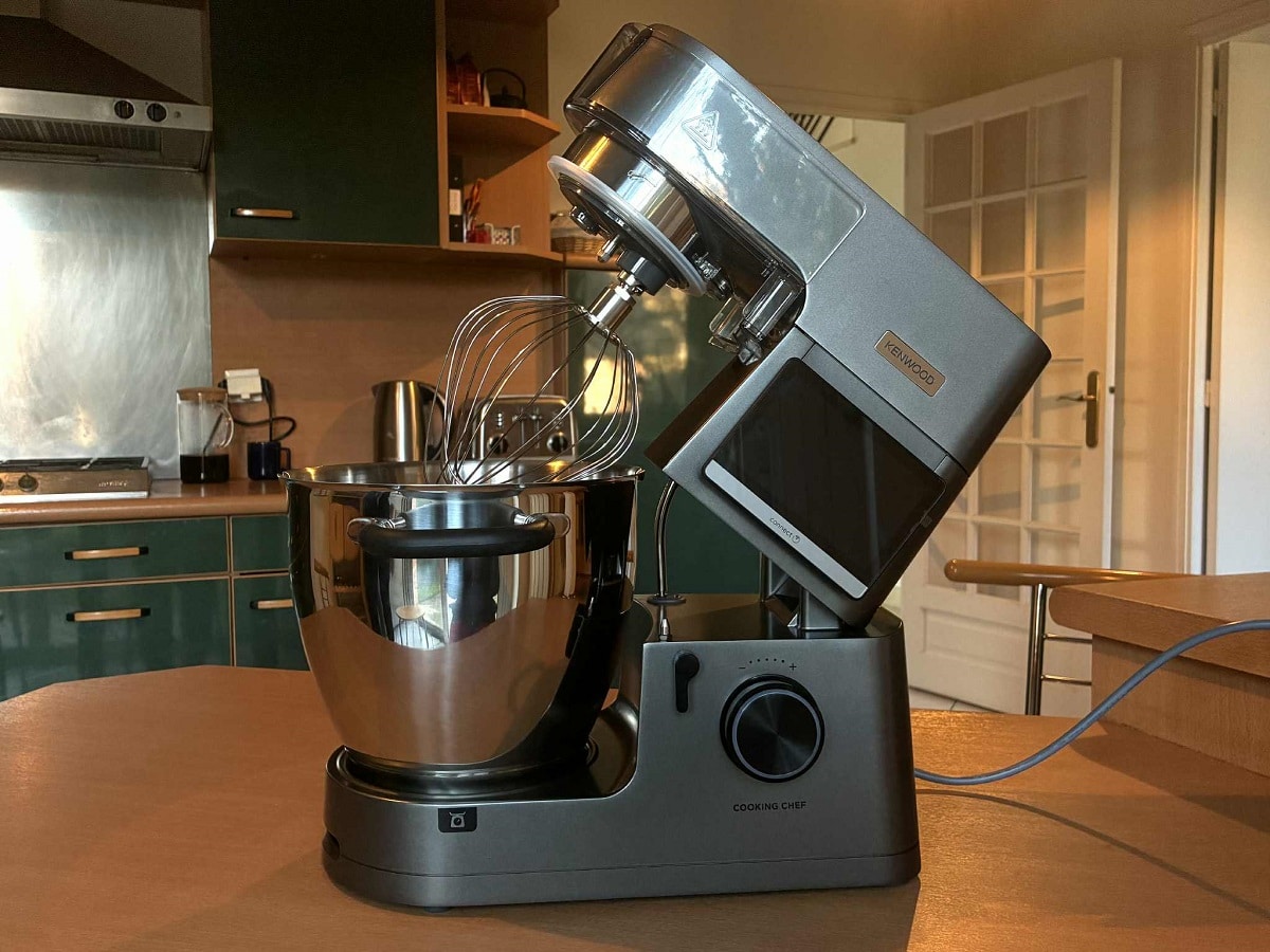 Test du robit cuiseur multifonction Kenwood Cooking Chef KCL96 avec la partie supérieure en position ouverte