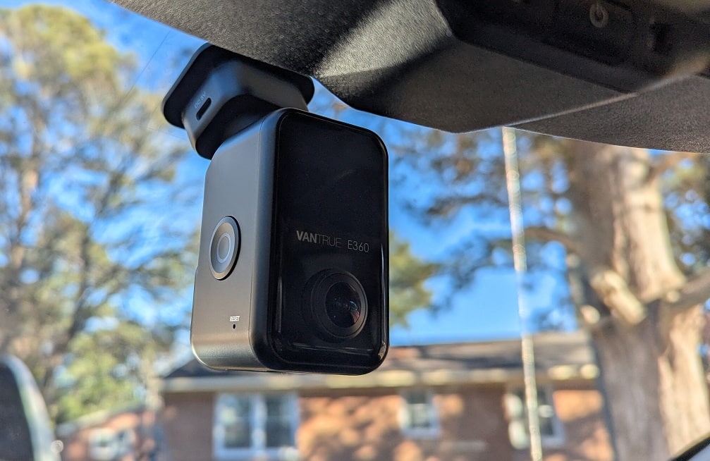 Caméra avant dashcam Vantrue E360 ACE fixée sur le parebrise