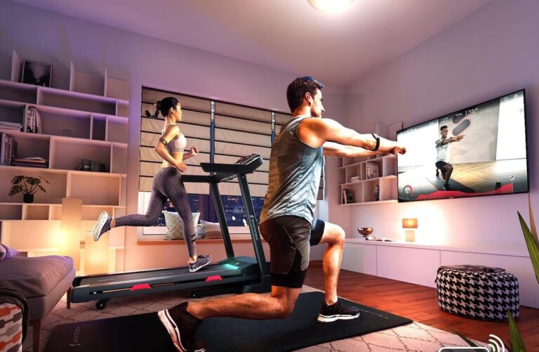 Un homme est une femme qui font du sport grâce à des équipements Sportstech.