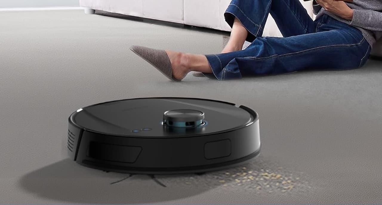Un aspirateur robot de la marque Ultenic.