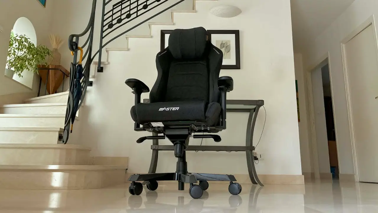 La chaise de gaming DXRACER Master XL une fois montée