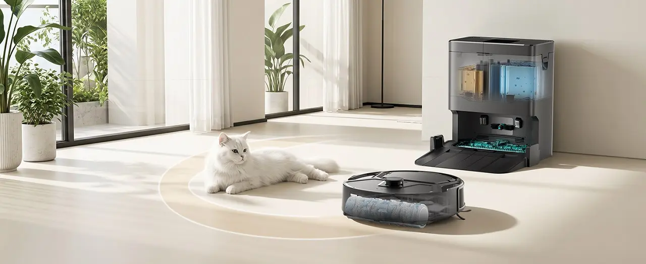 L'aspirateur robot laveur Lefant M210 Pro Omni dans un salon moderne avec un chat allongé sur le sol