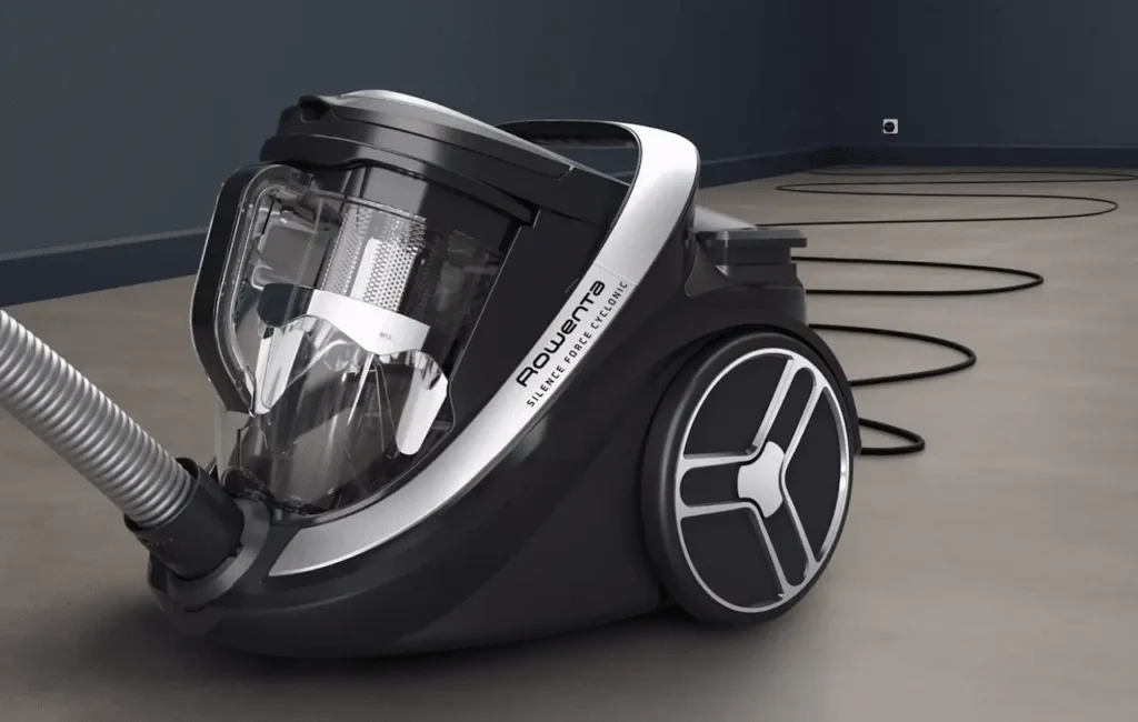 Un aspirateur Rowenta Silence Force Cyclonic.