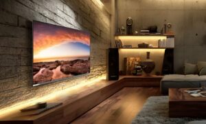 Un téléviseur de la marque CHiQ dans un salon futuriste et élégant.